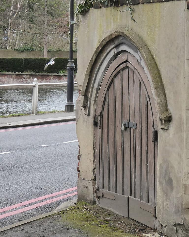 The old gothic-style doorway to Carshalton’s first Fire Station The old gothic-style doorway to Carshalton’s first Fire Station
