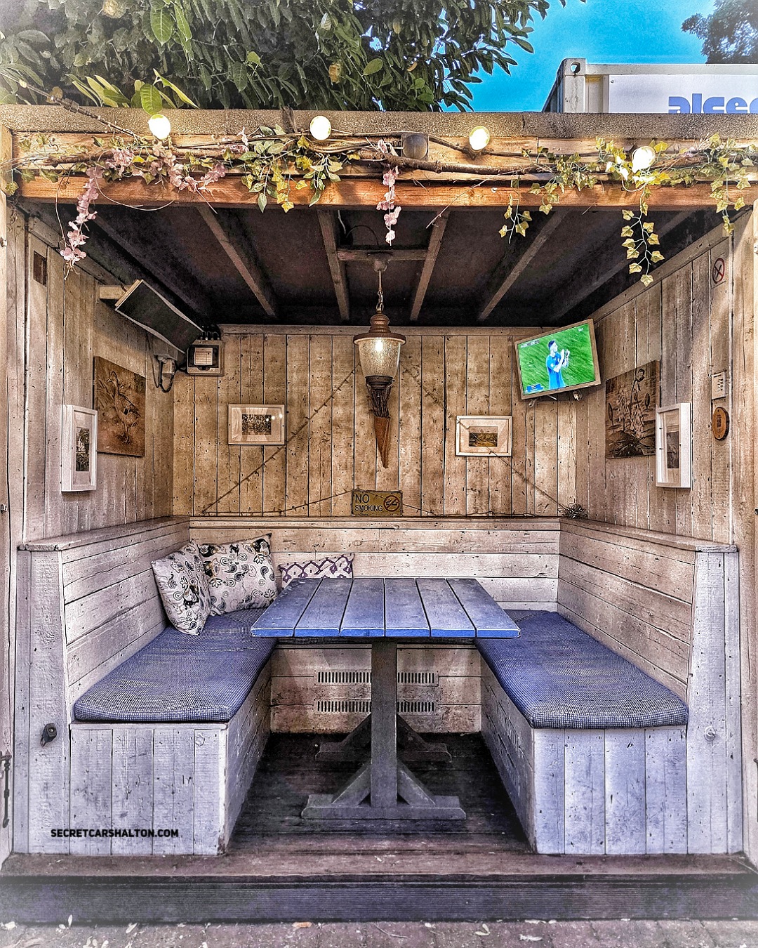 Greyhound pub